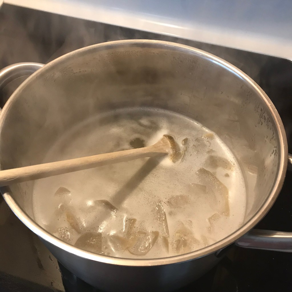 Copeaux dans l'eau bouillante