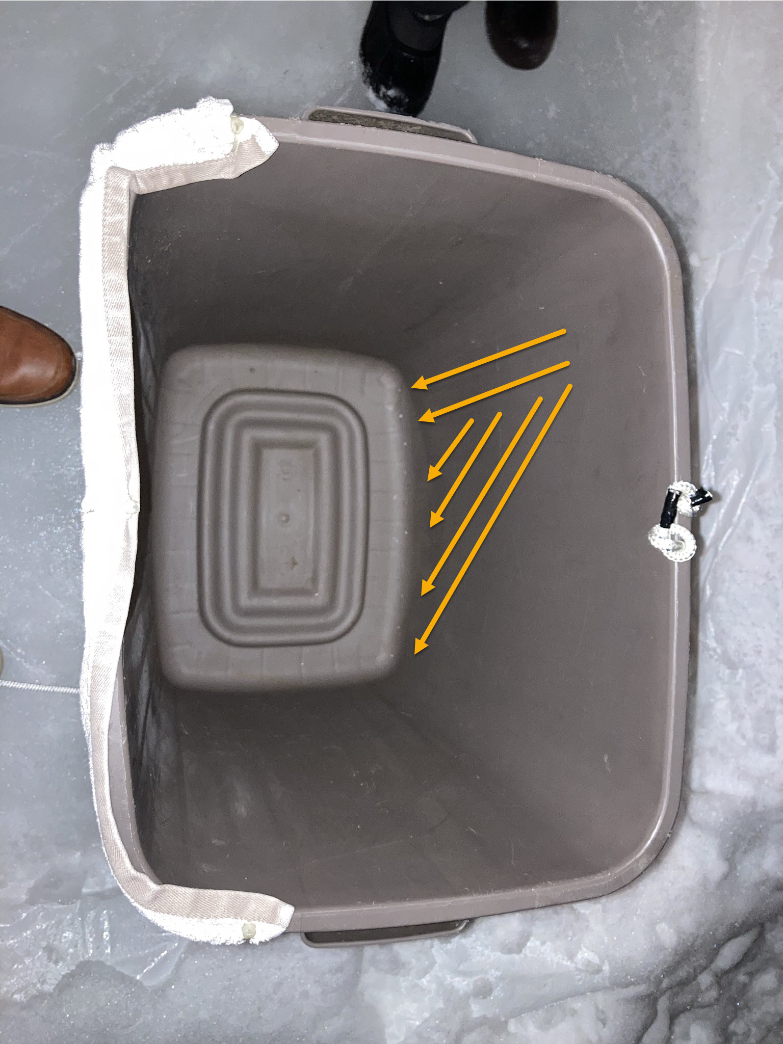 Trous à percer au fond du bac