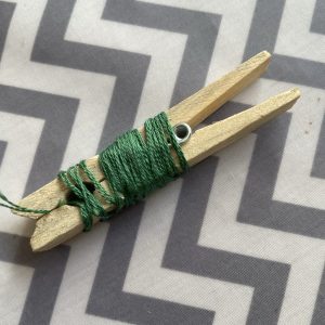 Pince à linge pour ranger ses fils de broderie