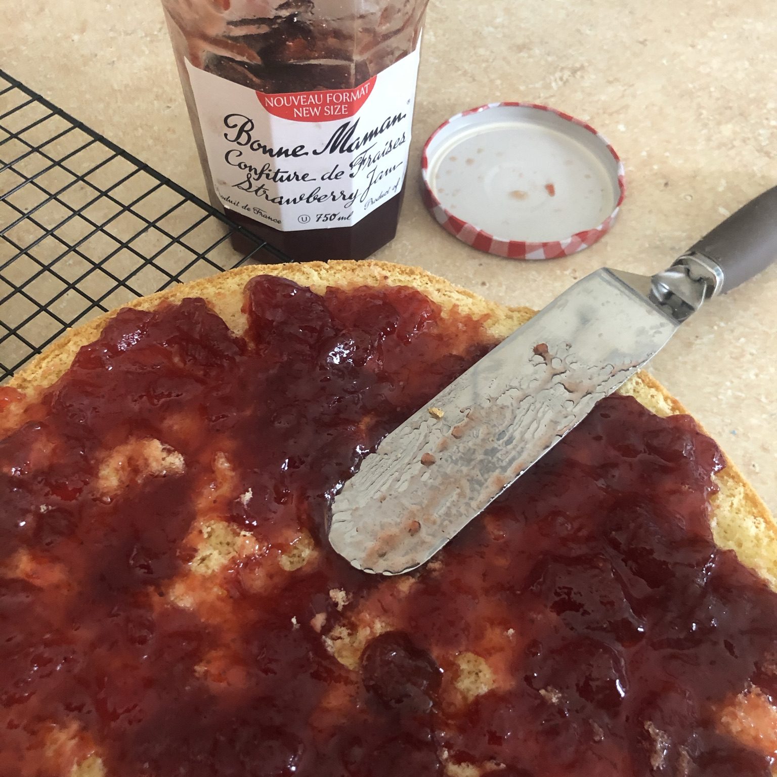 Génoise garnie de confiture