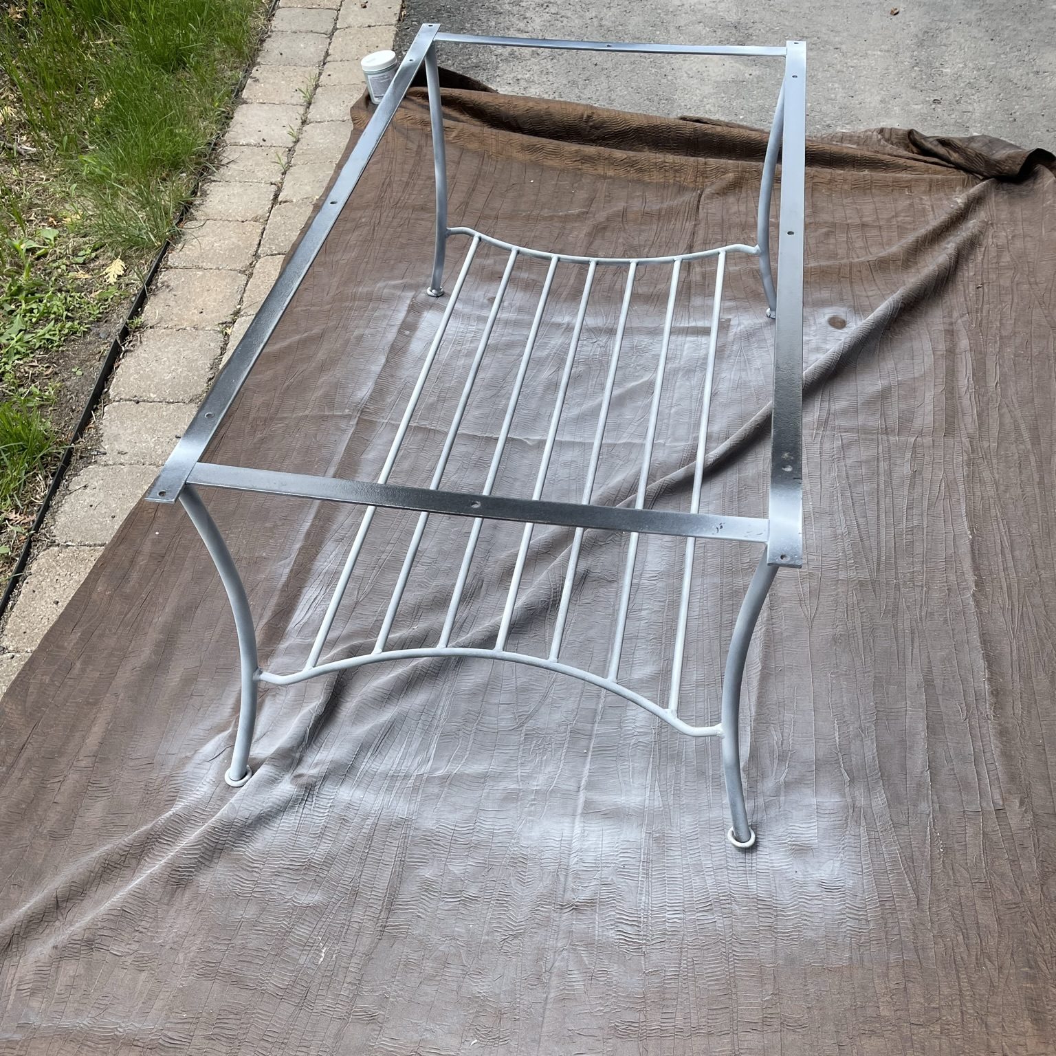 Base de la table basse en métal